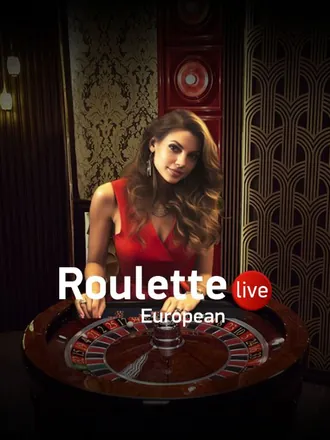 Penchée sur le cylindre, une croupière brune en robe rouge mène European Roulette, la version européenne de la roulette en direct